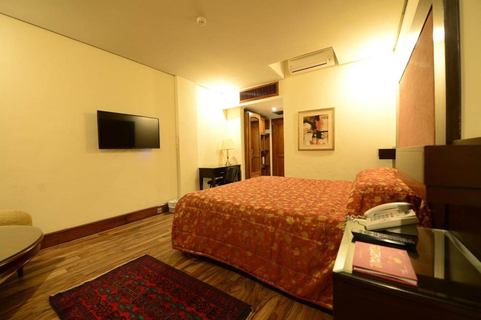 Regency Inn Hotel Lahore Eksteriør bilde